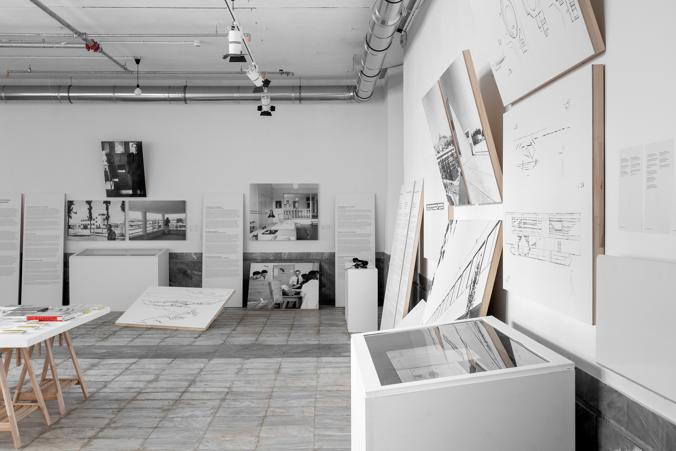 From Building to Community. Ioannis Despotopoulos and the Bauhaus Exhibition